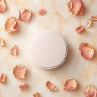 Polvo compacto Velvete cerrado sobre mármol